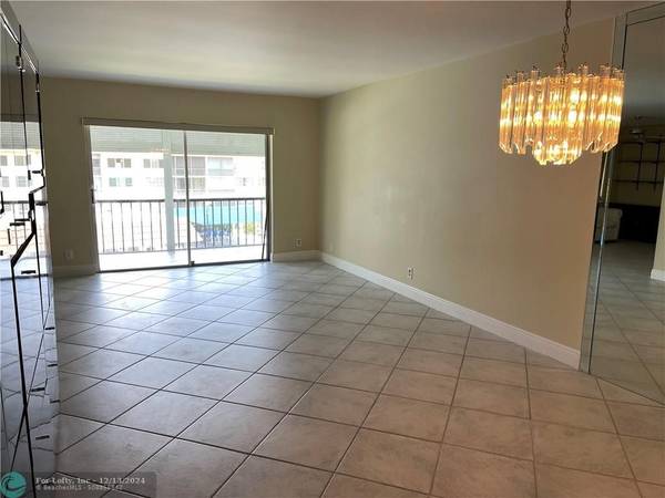 Pembroke Pines, FL 33025,9410 N Hollybrook Lake Dr  #310