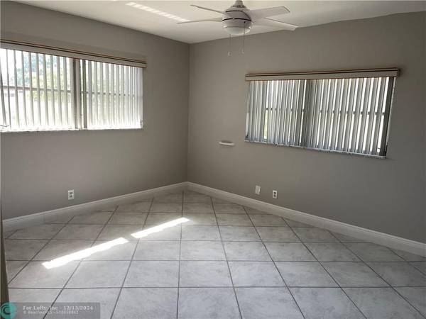 Pembroke Pines, FL 33025,9410 N Hollybrook Lake Dr  #310