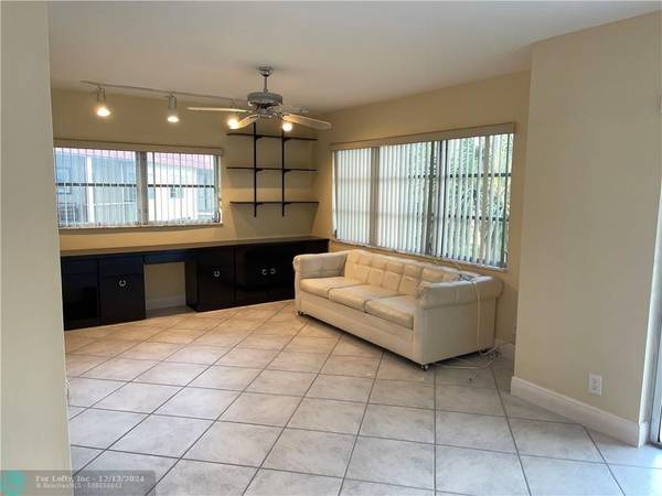 Pembroke Pines, FL 33025,9410 N Hollybrook Lake Dr  #310