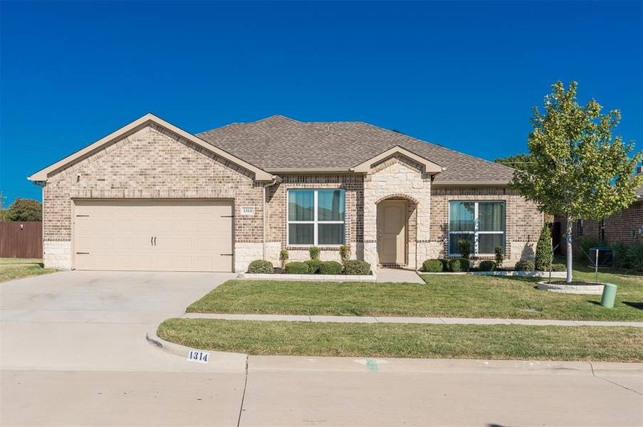 1314 Winding Hollow Drive, Grand Prairie, TX 75052