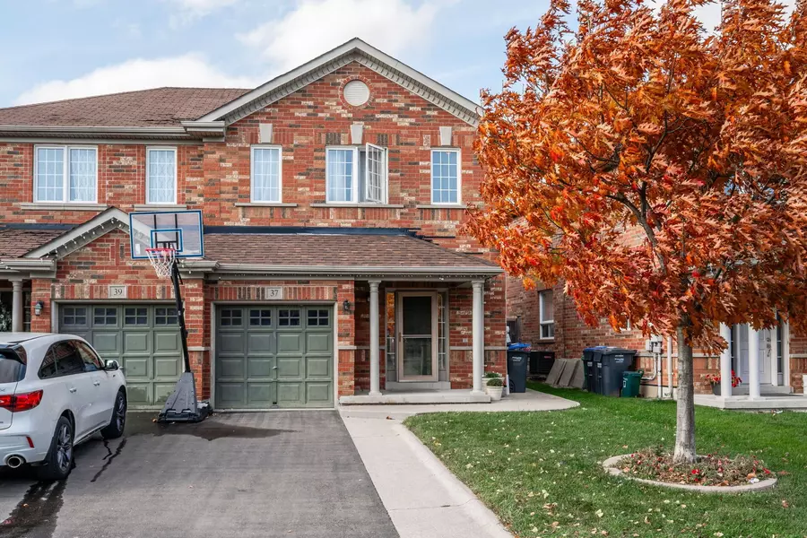 37 Hollingsworth CIR, Brampton, ON L7A 0J7