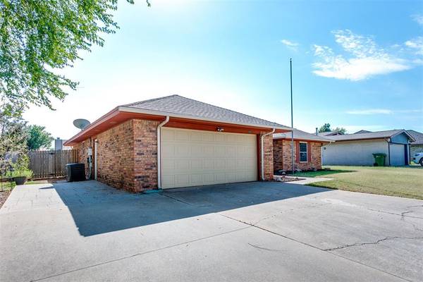 112 E Meade Drive, Yukon, OK 73099