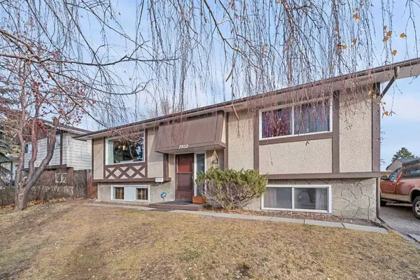 Calgary, AB T2K 4H7,7952 Huntwick CRES NE