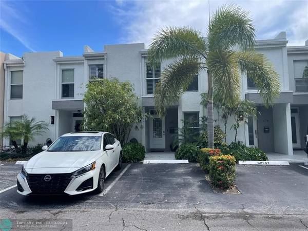 676 Kensington Place  #2B, Wilton Manors, FL 33305