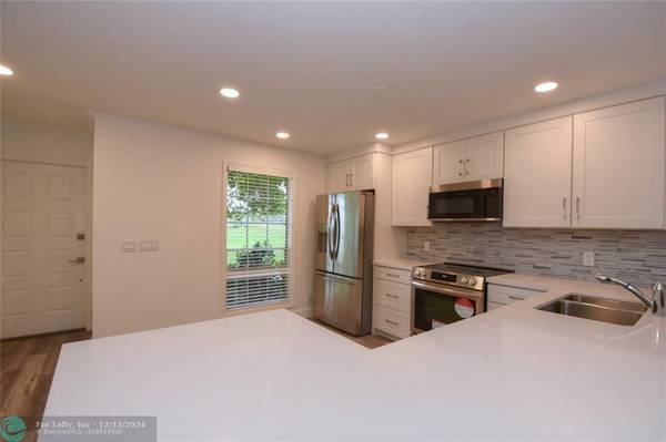 Boca Raton, FL 33486,5064 Heatherhill Lane  #7