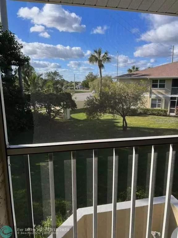 Port St Lucie, FL 34952,1540 SE Royal Green Cir  #206