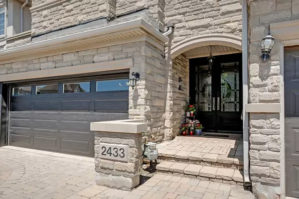 Oakville, ON L6H 0B8,2433 Presquile DR