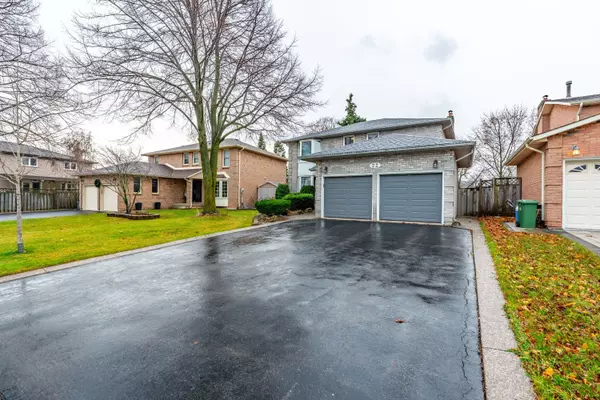 Hamilton, ON L8E 4S5,22 Cresthaven DR