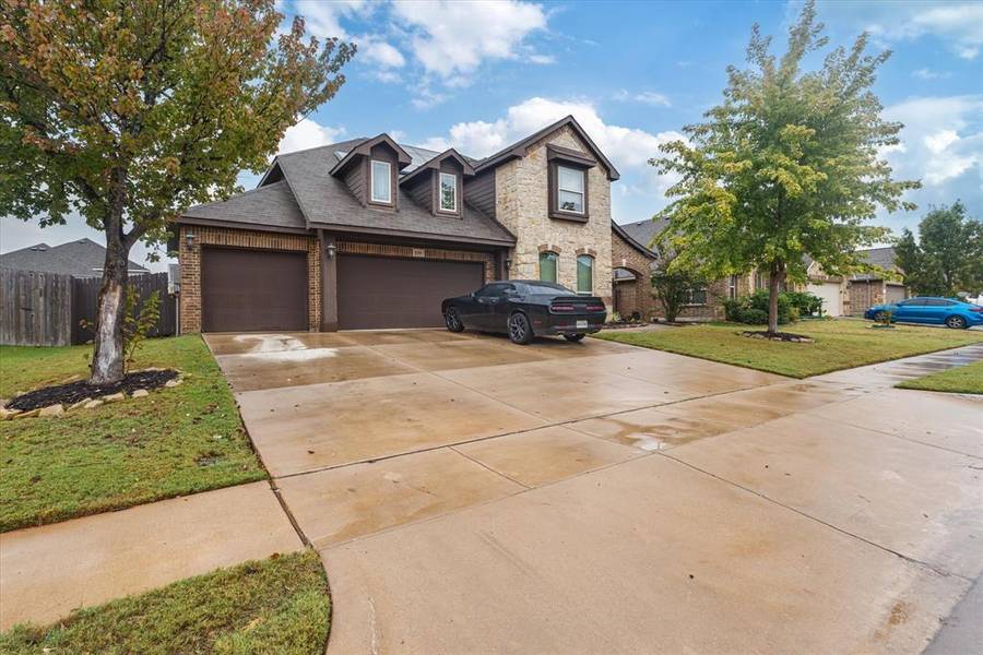 830 Graham Drive, Burleson, TX 76028