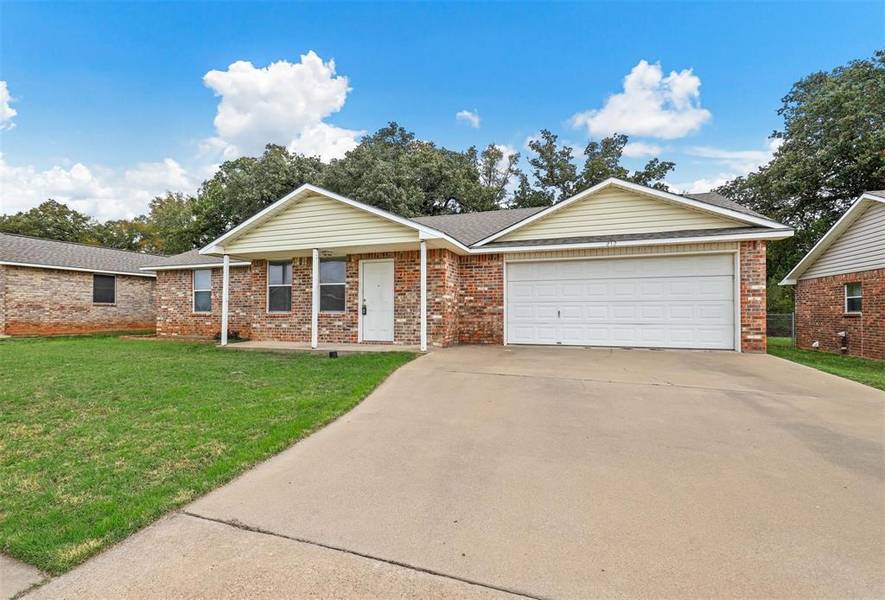 212 Bobbie Ann Court, Granbury, TX 76049