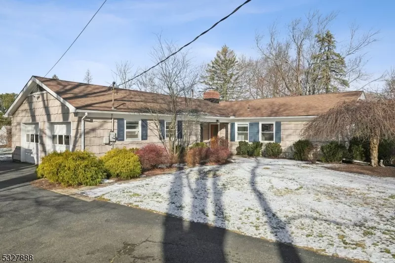 15 Kim Ln, Washington Twp., NJ 07840