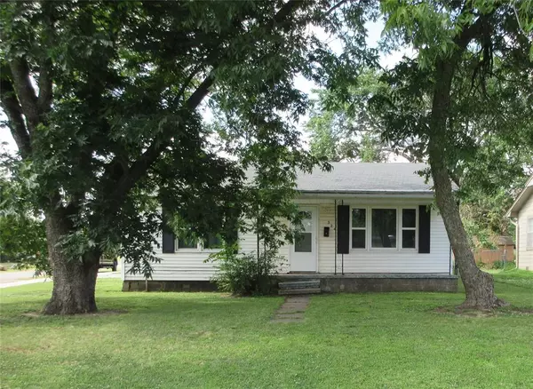 324 E Locust Street, Tecumseh, OK 74873