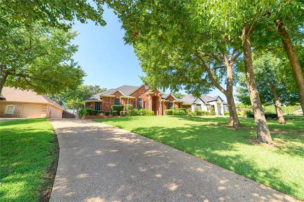 2 Forest Drive,  Mansfield,  TX 76063