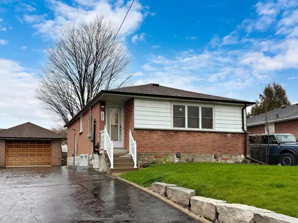 Oshawa, ON L1H 3H7,606 Shakespeare AVE N #Upper