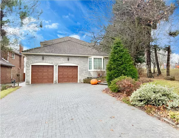 10 Montgomery CT, Markham, ON L3R 0C4