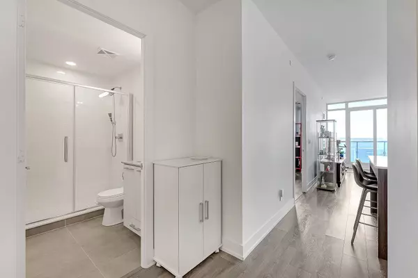 Richmond Hill, ON L4C 1V4,9471 Yonge ST #1616