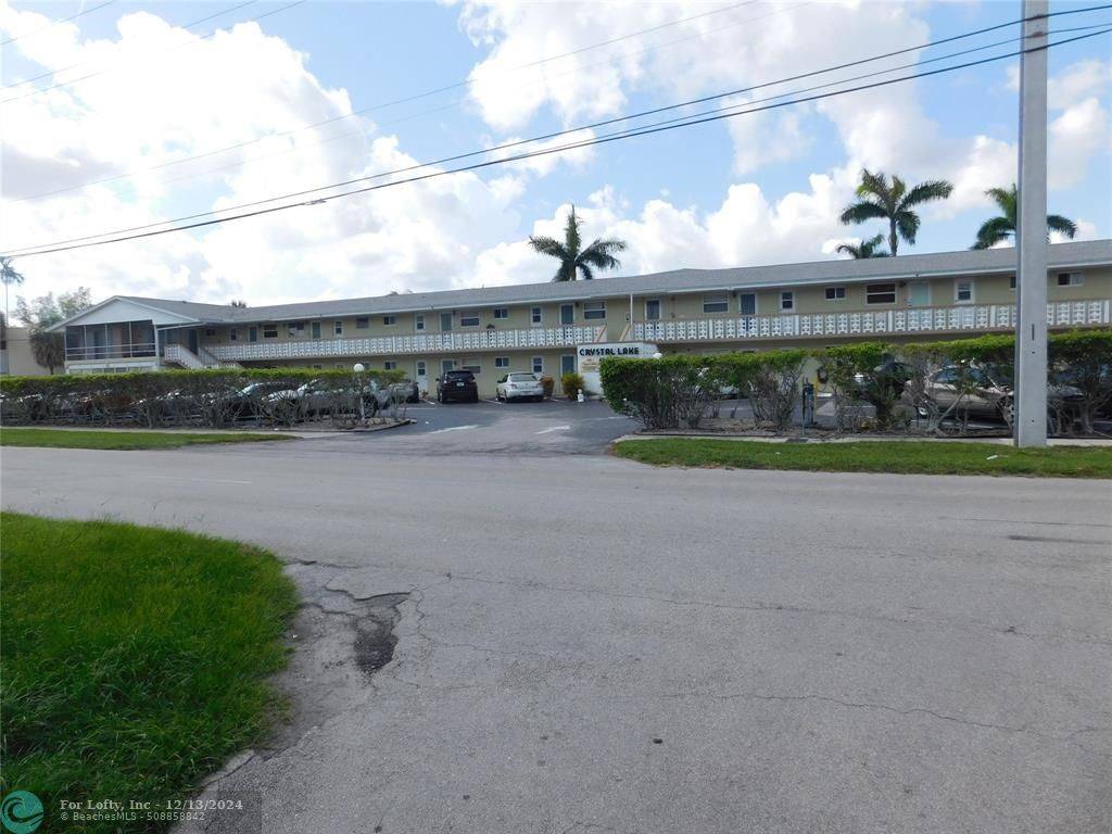 Deerfield Beach, FL 33064,960 Crystal Lake Dr  #201