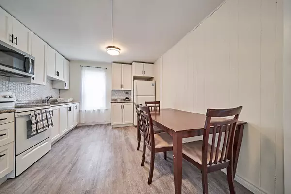 Kawartha Lakes, ON K9V 3K1,74 Adelaide ST S