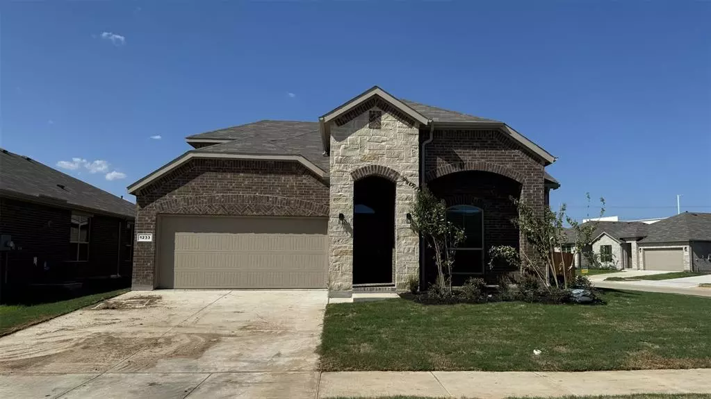 1233 LISBURN Drive, Fort Worth, TX 76247