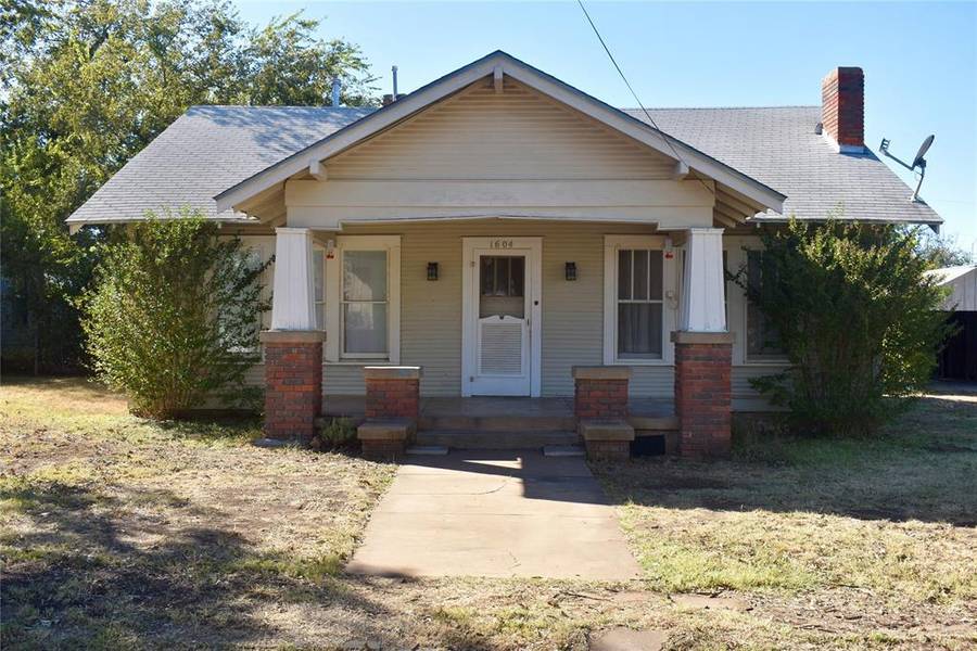 1604 S Blackburn Street, Brady, TX 76825