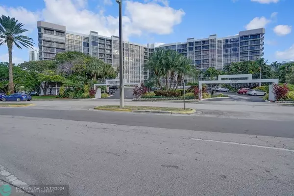 Hallandale Beach, FL 33009,600 Parkview Dr  #531