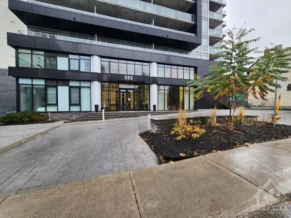 255 BAY ST #1601, Ottawa Centre, ON K1R 0C5