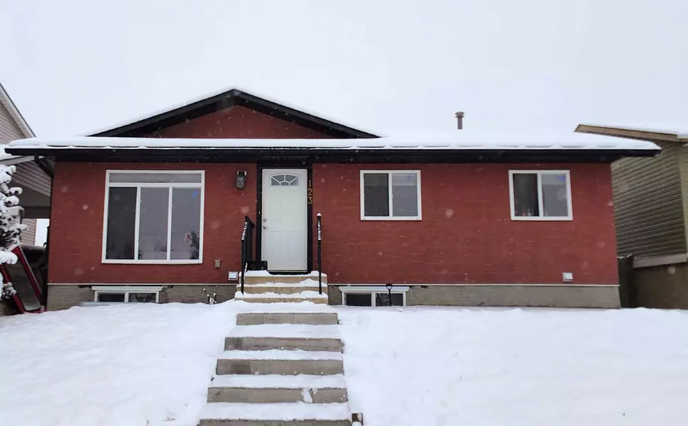 123 Castleridge RD NE, Calgary, AB T3J1N8