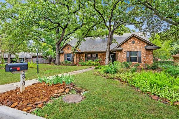 2810 Foxcroft Circle, Denton, TX 76209