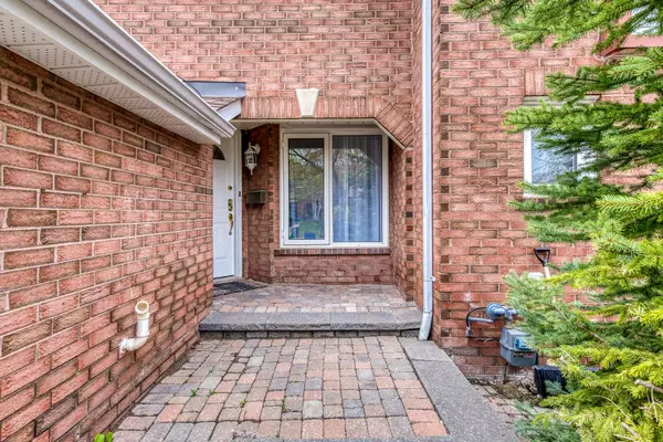 Mississauga, ON L5M 4P4,2677 Lindholm CRES