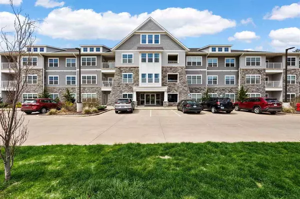 Iowa City, IA 52245,260 N Scott Blvd Unit 108 #108