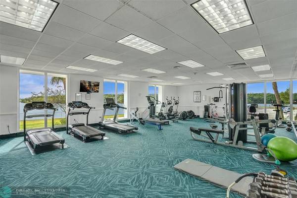 Sunny Isles Beach, FL 33160,500 Bayview Dr  #632