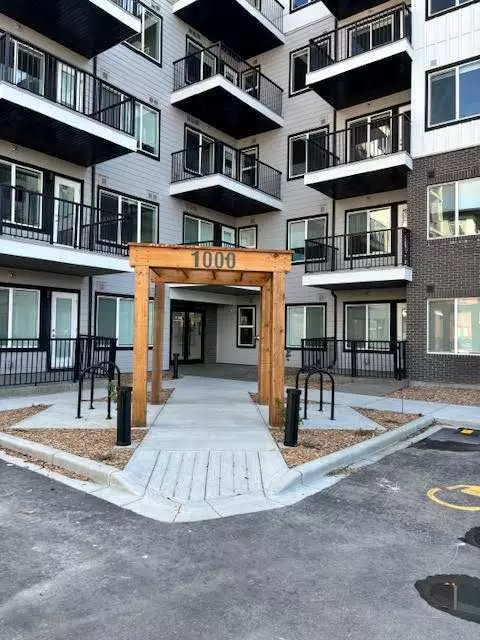 Calgary, AB T3N 2K1,395 Skyview Pkwy NE #1516