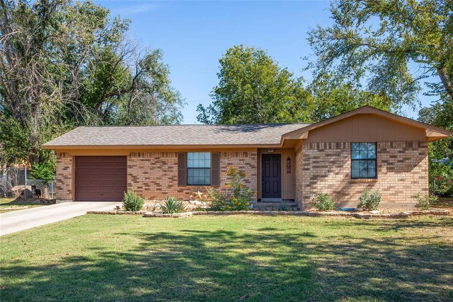 2004 Calvert Road, Brownwood, TX 76801