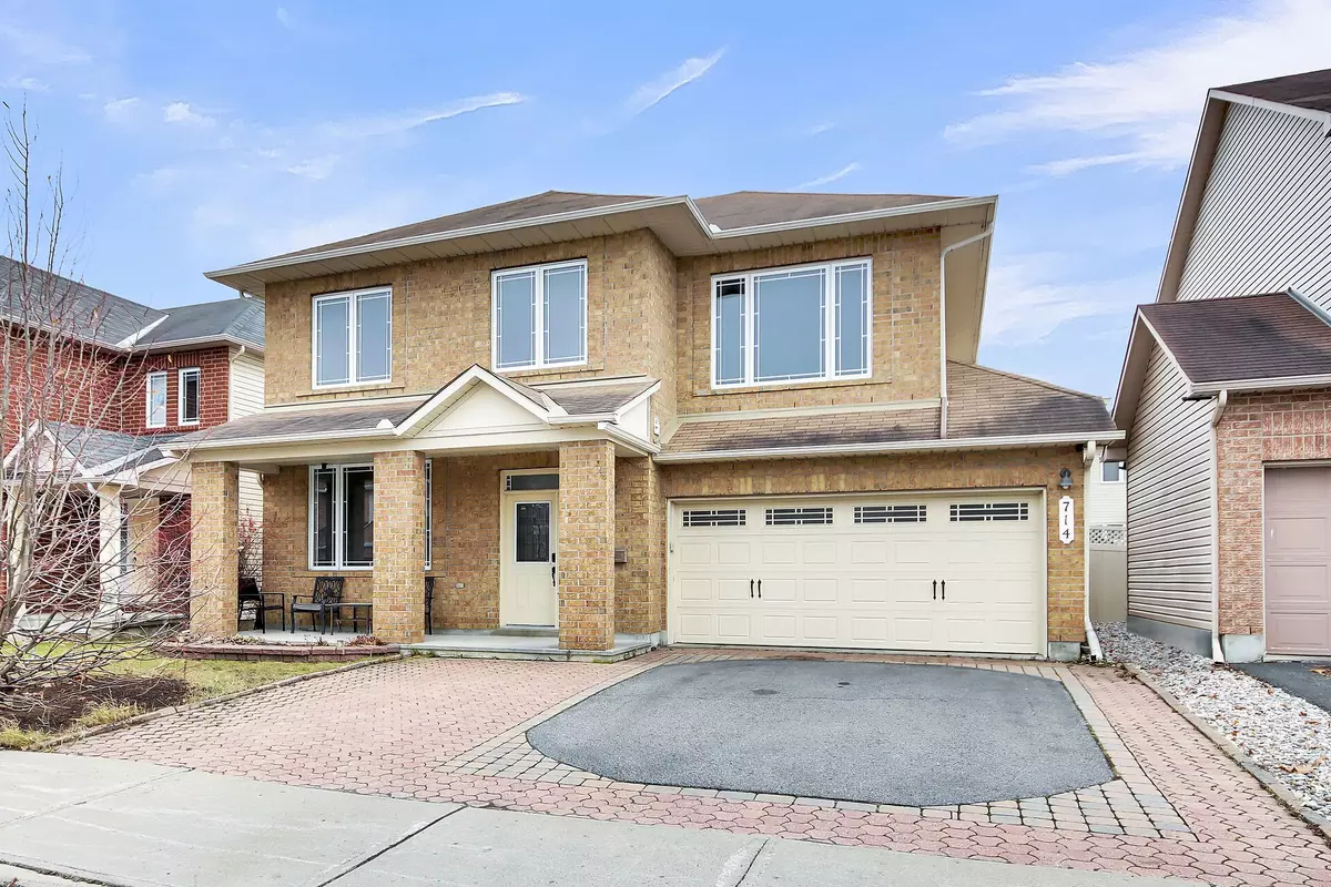 Barrhaven, ON K2J 5P1,714 Clearbrook DR