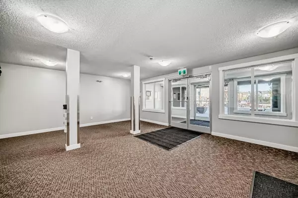 Calgary, AB T2X2B9,81 Legacy BLVD SE #3320