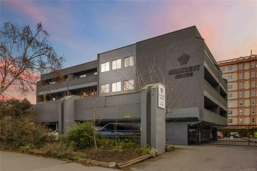 755 Hillside Ave #402, Victoria, BC V8T 5B3