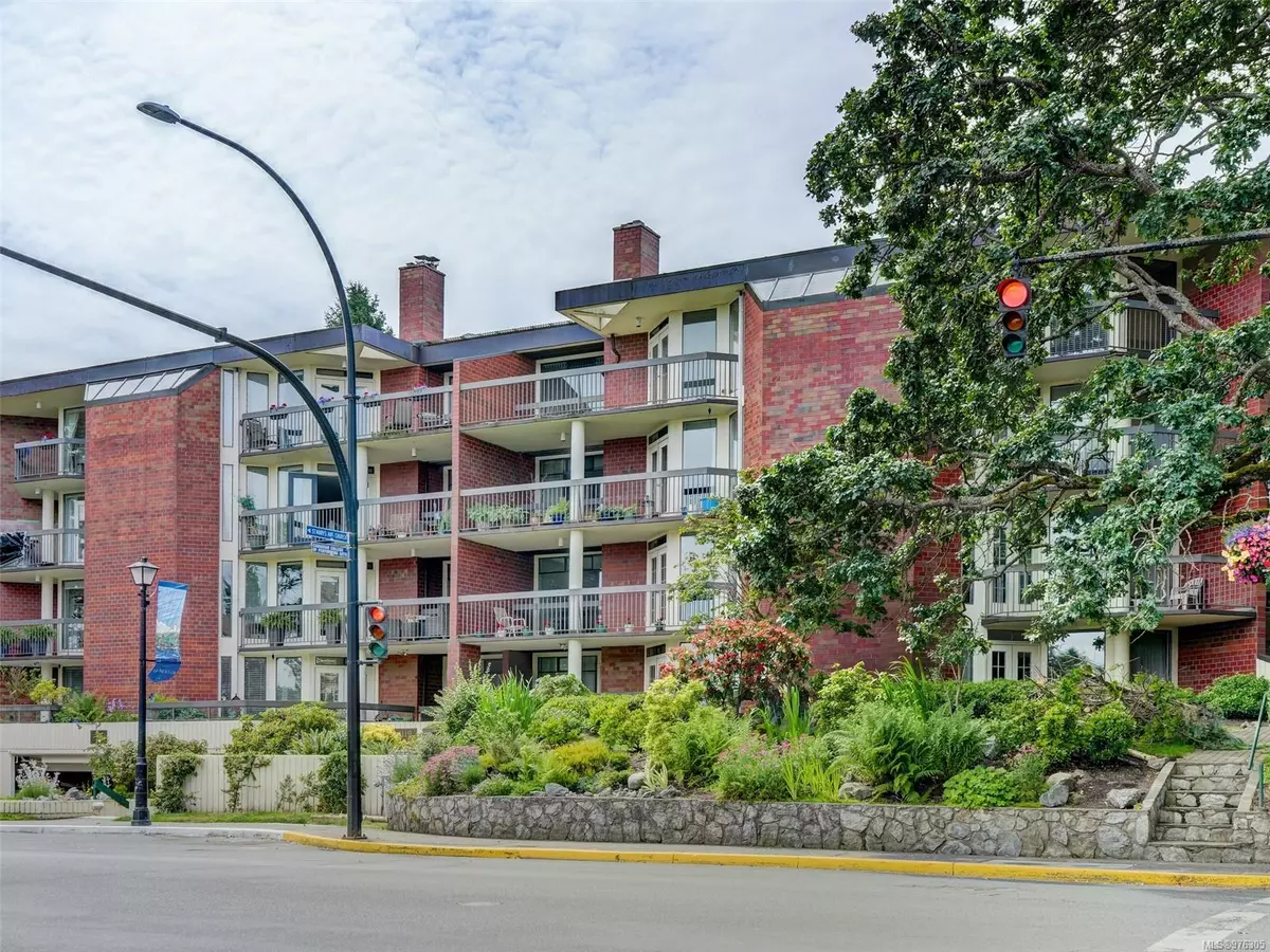 Oak Bay, BC V8R 1E8,2119 Oak Bay Ave #308