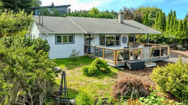 Qualicum Beach, BC V9K 2G7,1074 Centre Cres