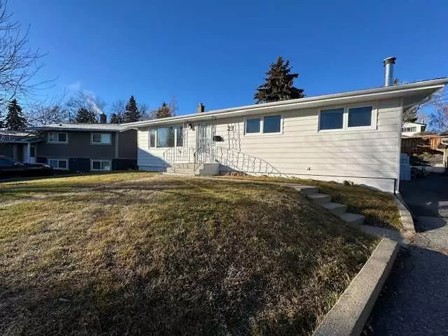 21 Healy DR Southwest, Calgary, AB T2V 2Z8