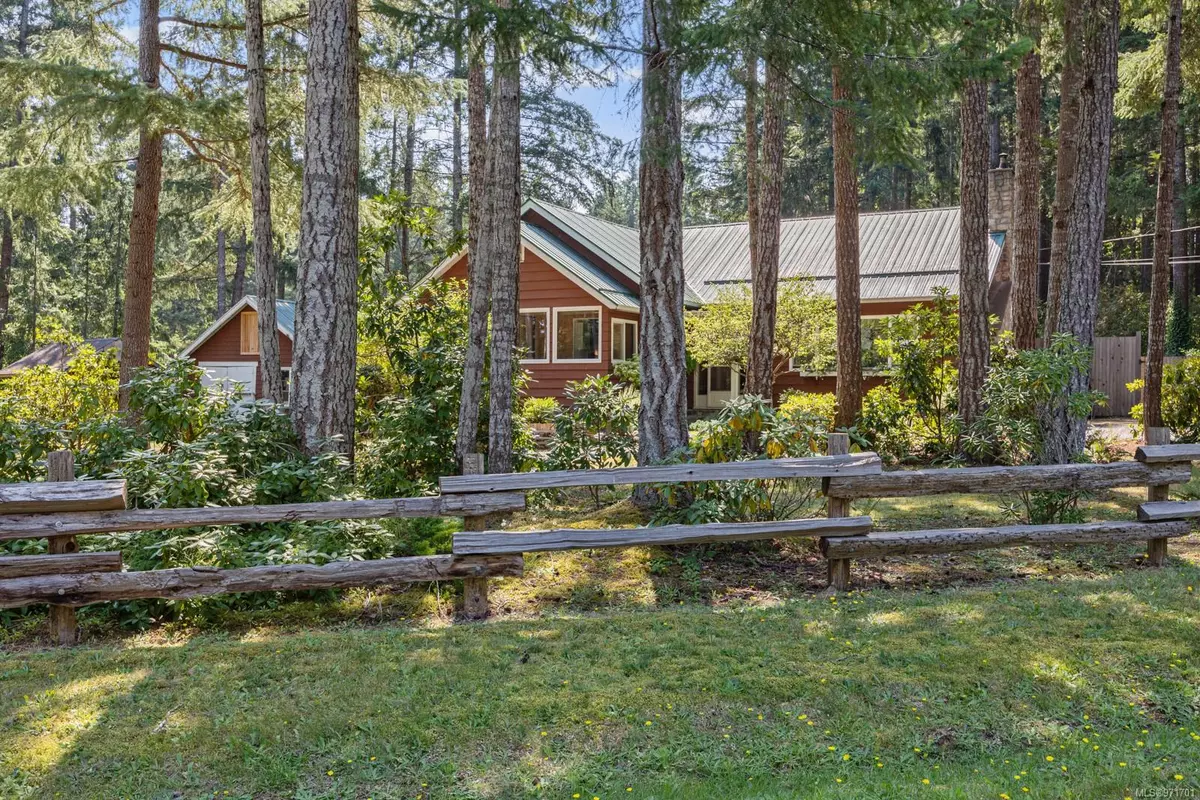 Comox, BC V9M 4A1,1797 Daye Rd