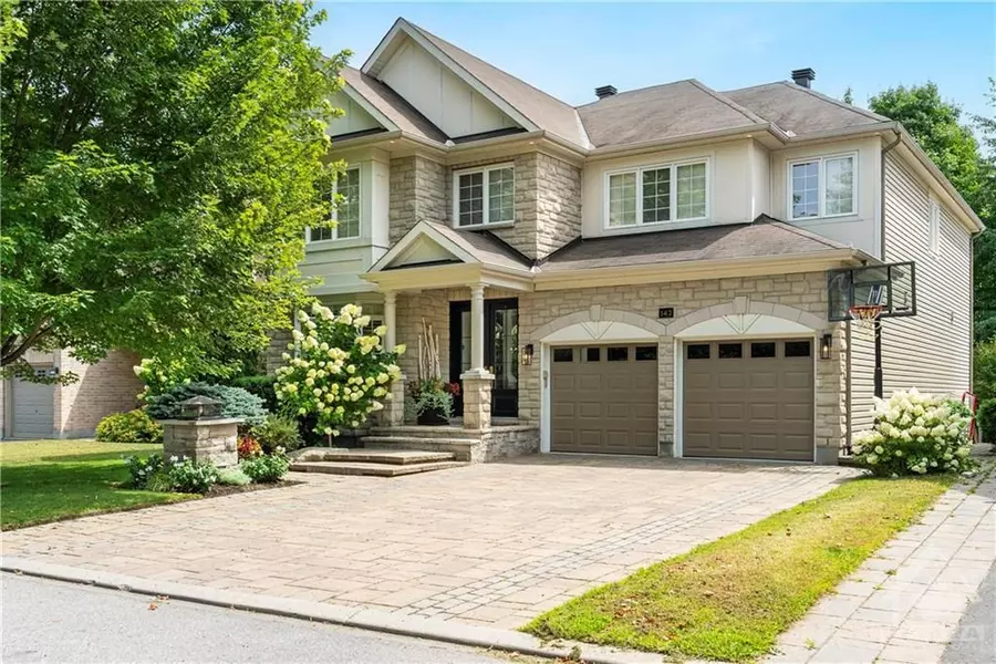 142 CHENOA WAY, Barrhaven, ON K2J 0W8