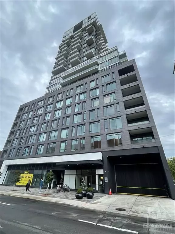 Ottawa Centre, ON K2P 1J5,203 CATHERINE ST #608