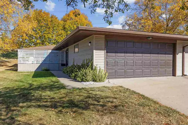 2404 Walden Ct, Iowa City, IA 52246