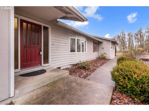 83766 CLOVERDALE RD, Creswell, OR 97426