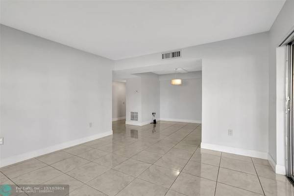 Lauderhill, FL 33319,4156 Inverrary Dr  #111