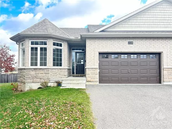 228 PONDVIEW CRES,  Hunt Club - Windsor Park Village And Area,  ON K1V 2P2