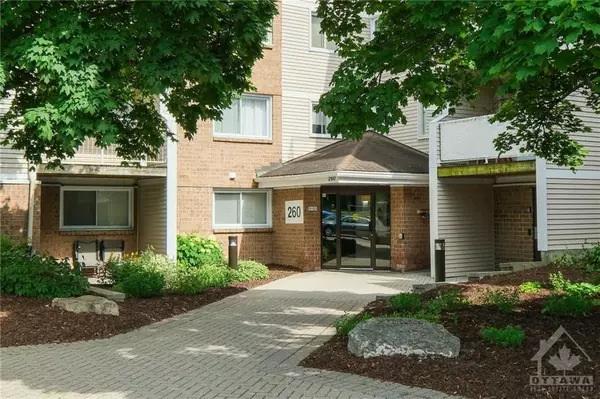 260 BRITTANY DR #412, Manor Park - Cardinal Glen And Area, ON K1K 4M1