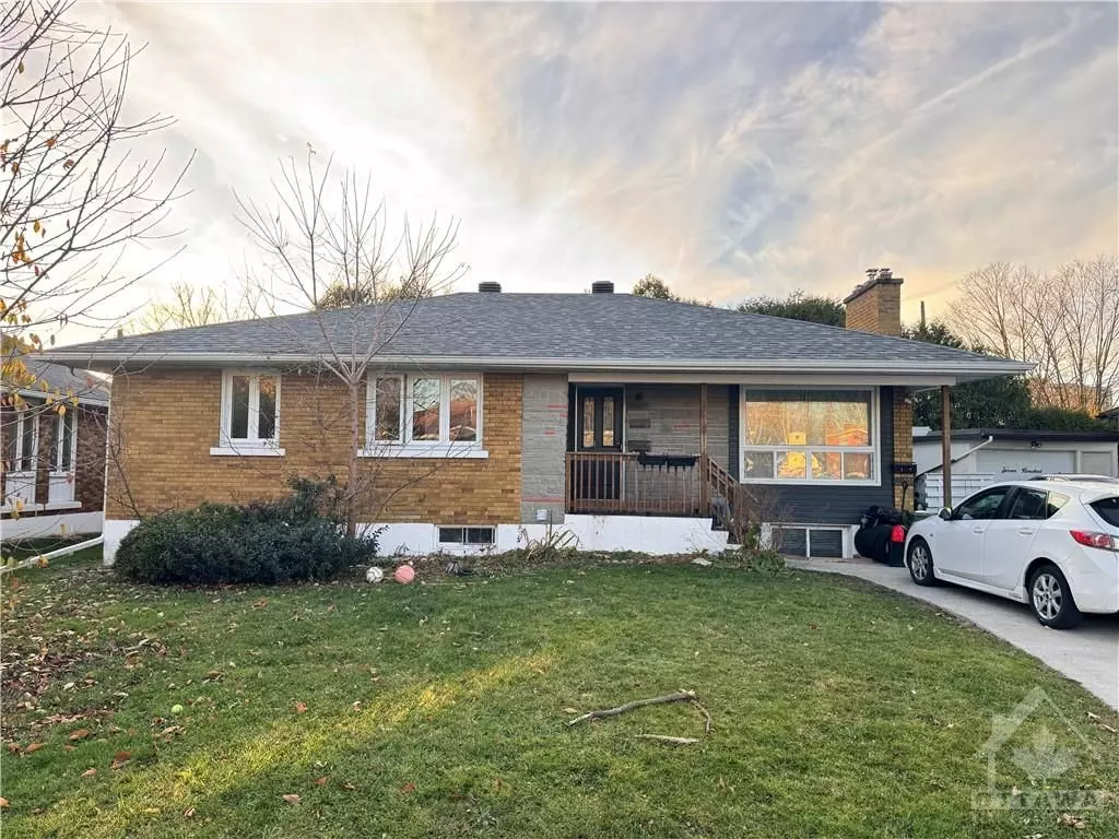 Vanier And Kingsview Park, ON K1K 3M6,706 LUC ST #1