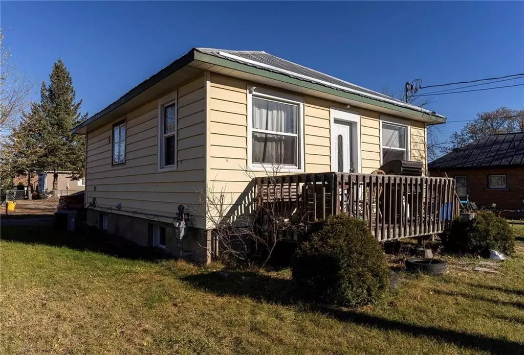 Renfrew, ON K8A 6J7,671 GORDON ST