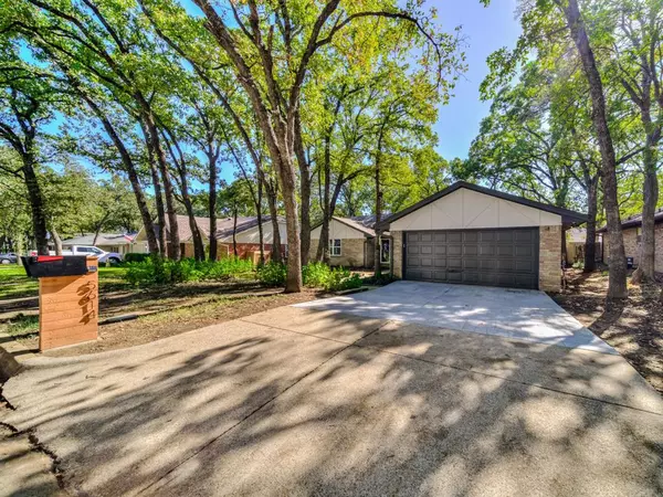 Arlington, TX 76016,5614 Firewood Drive